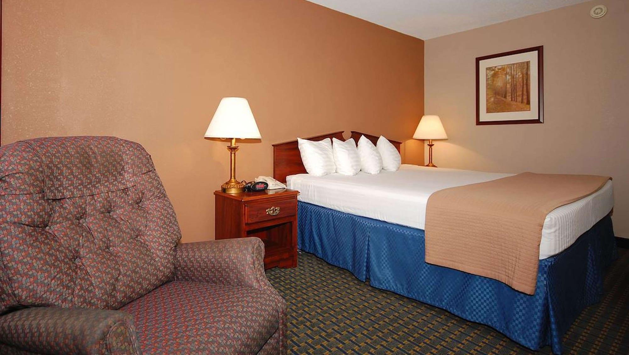 גארדן סיטי Magnuson Hotel Red Baron מראה חיצוני תמונה