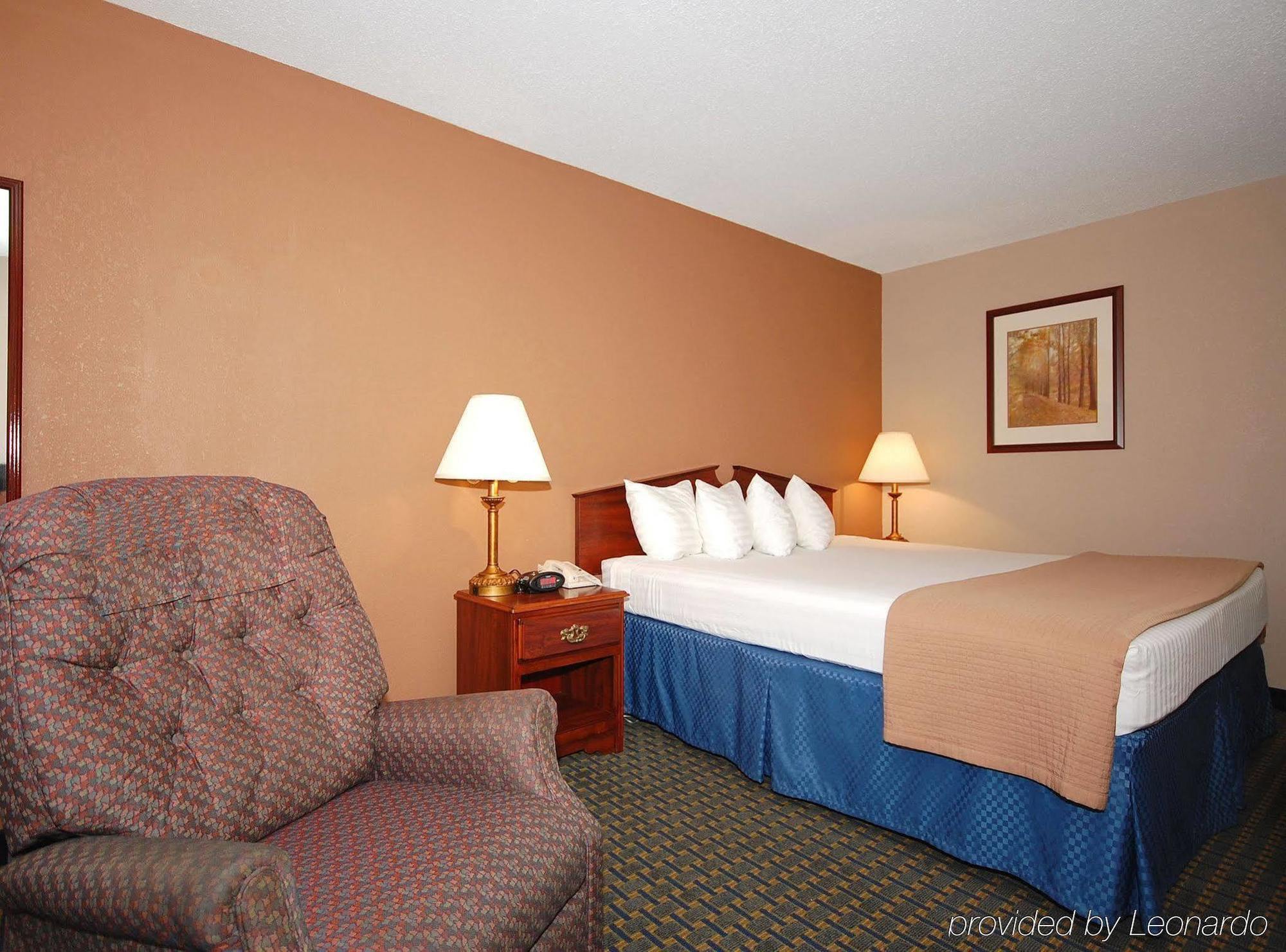גארדן סיטי Magnuson Hotel Red Baron חדר תמונה